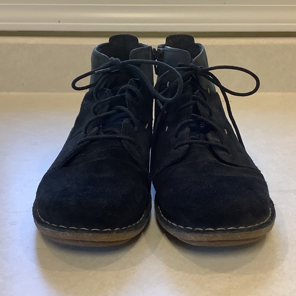 Clarks Tamantha Women’s Lace Up Suede Cushion Ankle Comfort Bootie 9.5M Black - Picture 3 of 9